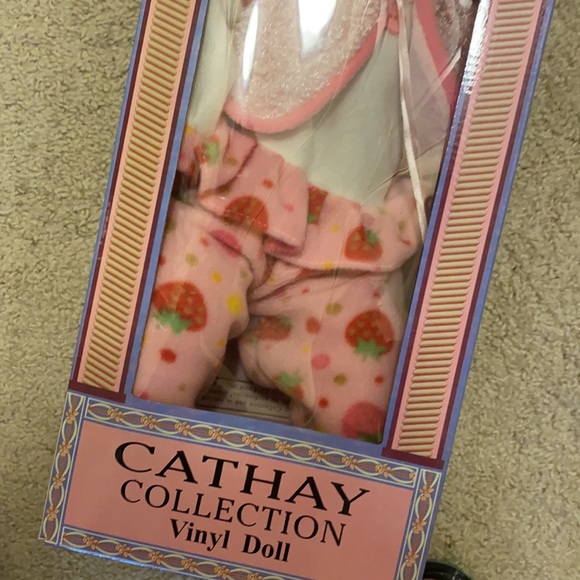 Vintage Cathay Collection- Vinyl Doll - Picture 4 of 4